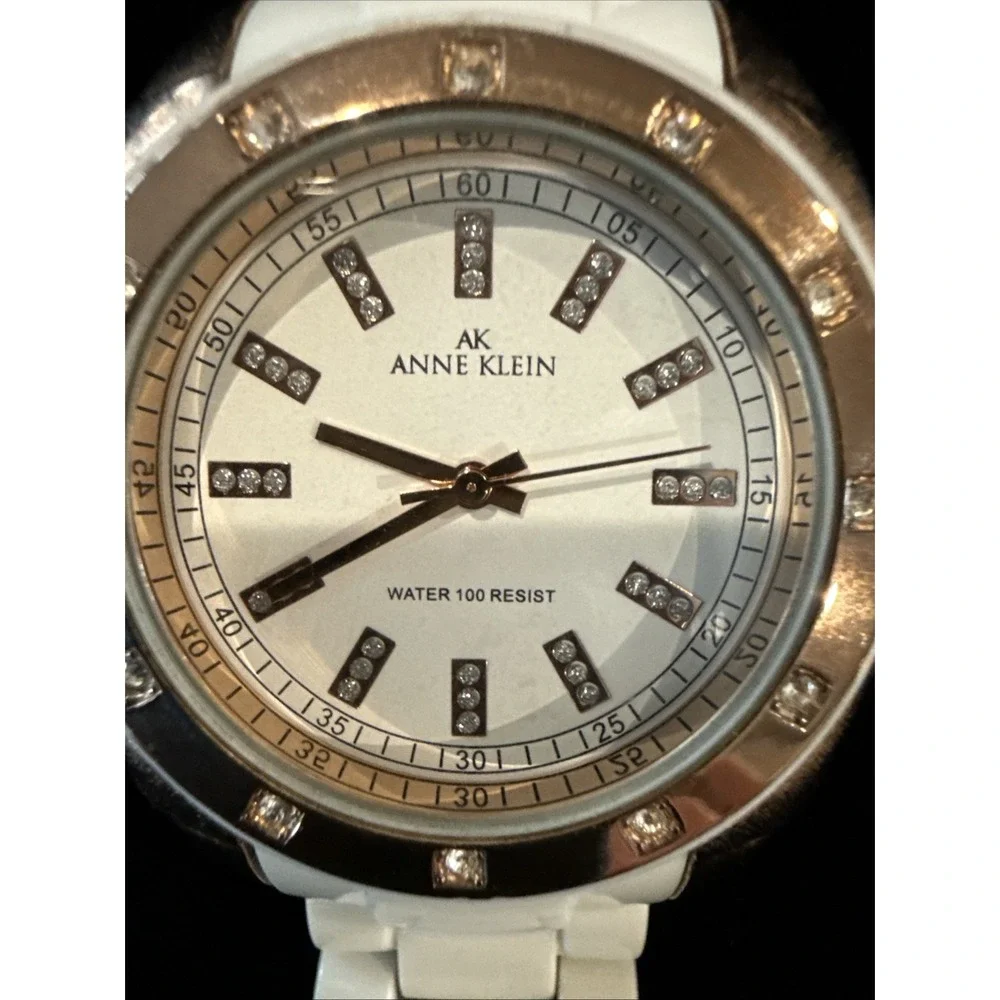 VINTAGE ANNE KLEIN RHINESTONE DETAIL PLASTIC WHITE BRACELET‎ FACE WATCH 5431